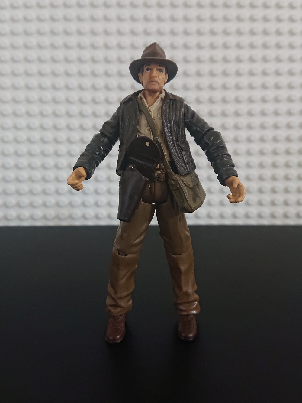 2007 Hasbro - Adventures of Indiana Jones 4" Action Figure - Indy
